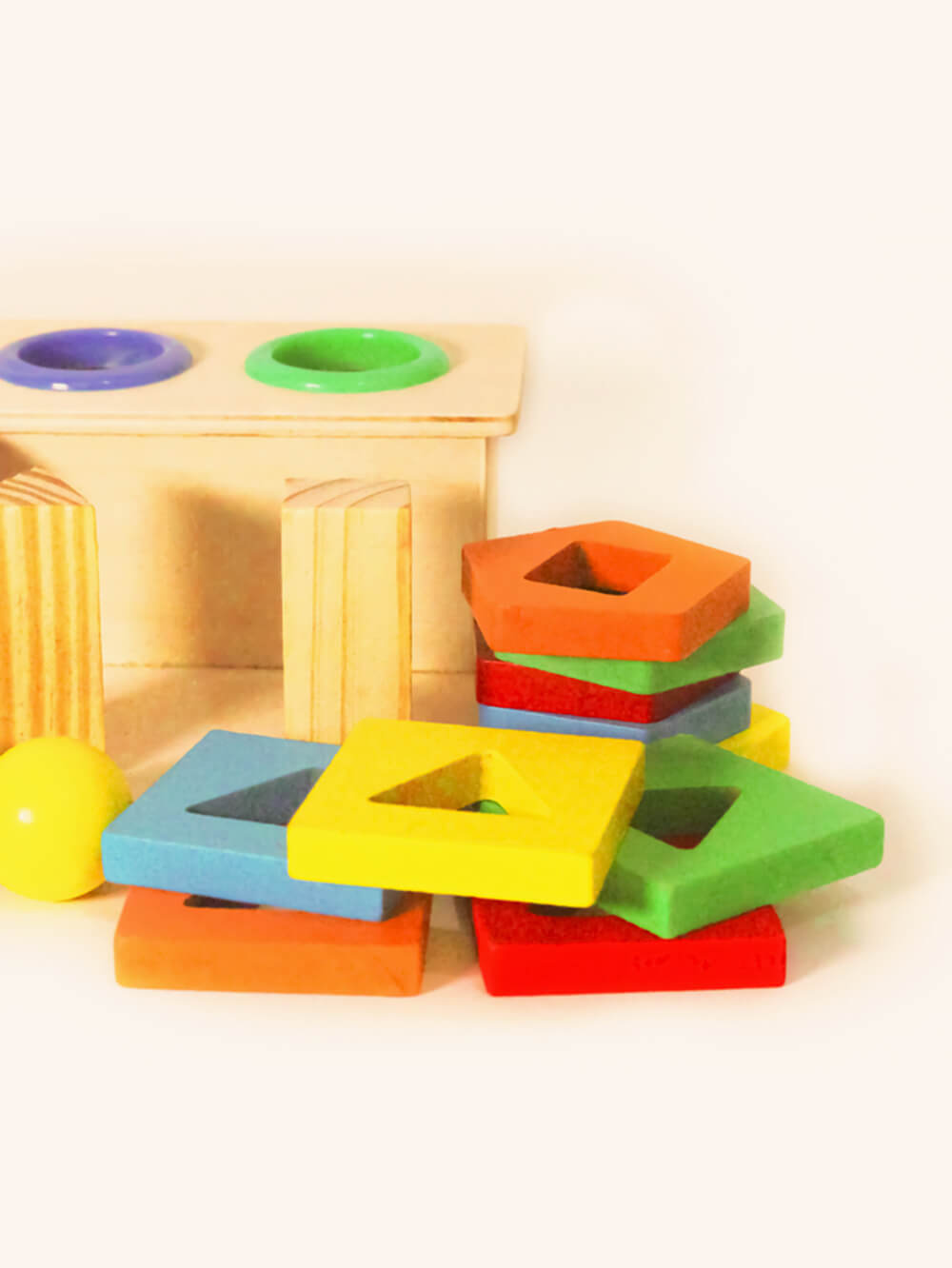 Juego motessori de encajar figuras