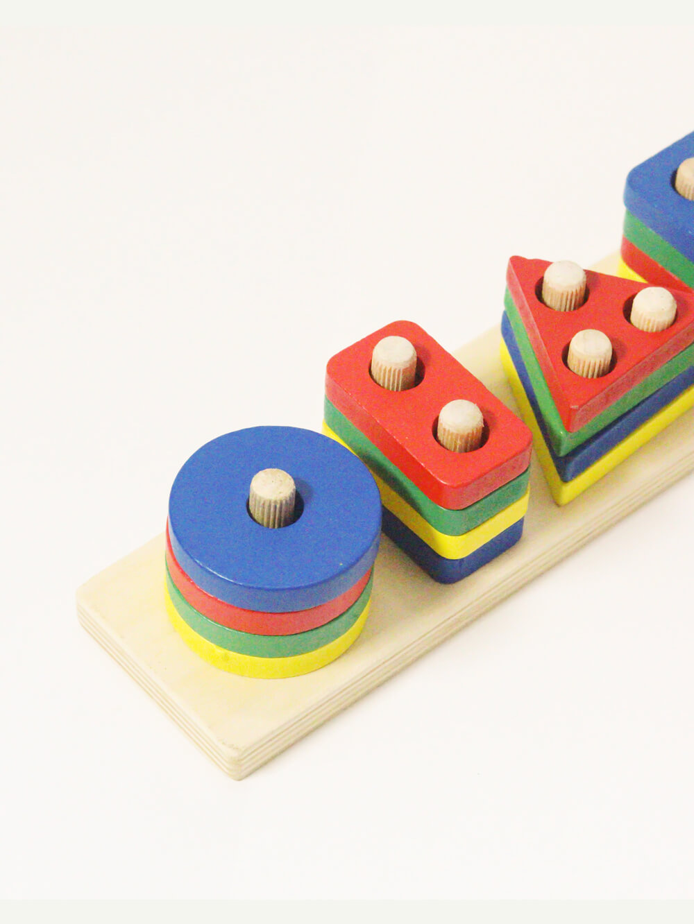 Juego Didáctico para encajar figuras geométricas