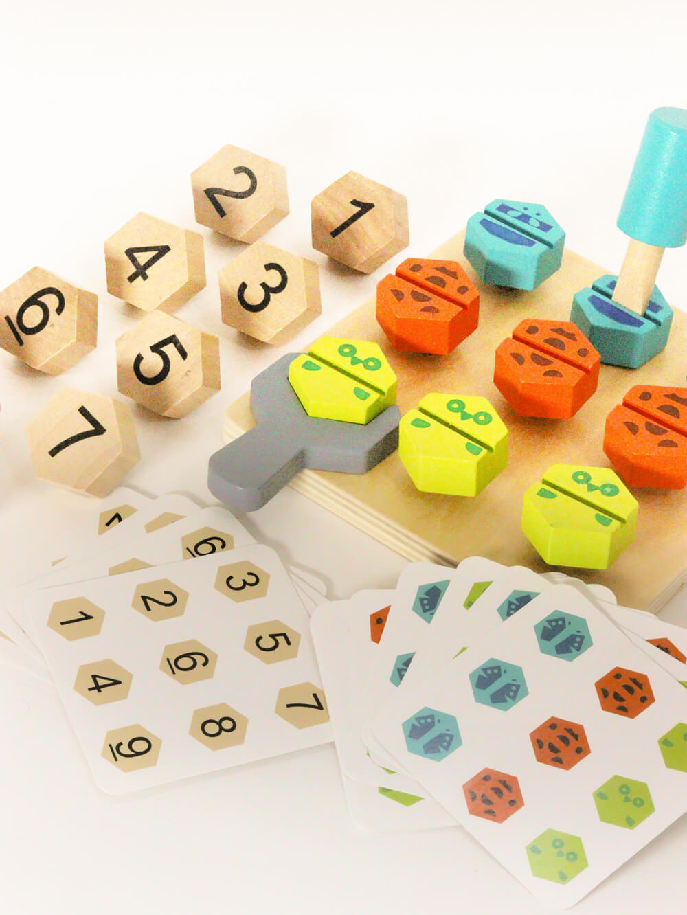 Fichas de juego de tornillos y tuercas montessori